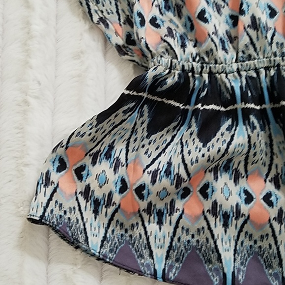 FOREVER 21 Abstract print sleeveless top cinched waist  SP - Picture 7 of 7